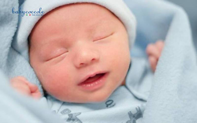Sự phát triển của bé 1 tuần tuổi: giấc ngủ, ăn uống và thay tã