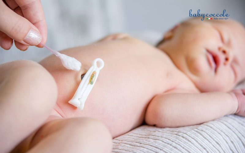 chăm sóc rốn cho trẻ